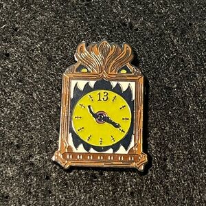 Disney/ Loungefly CHASER haunted mansion, enamel pin- glow in the dark